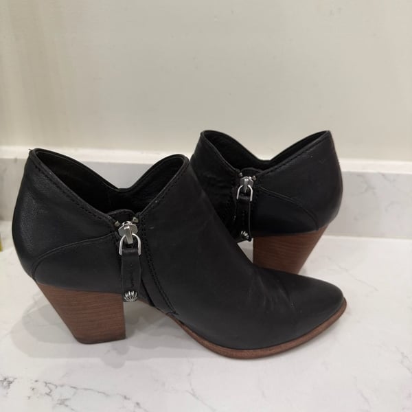 Frye Reed Shootie Black Leather Ankle Booties