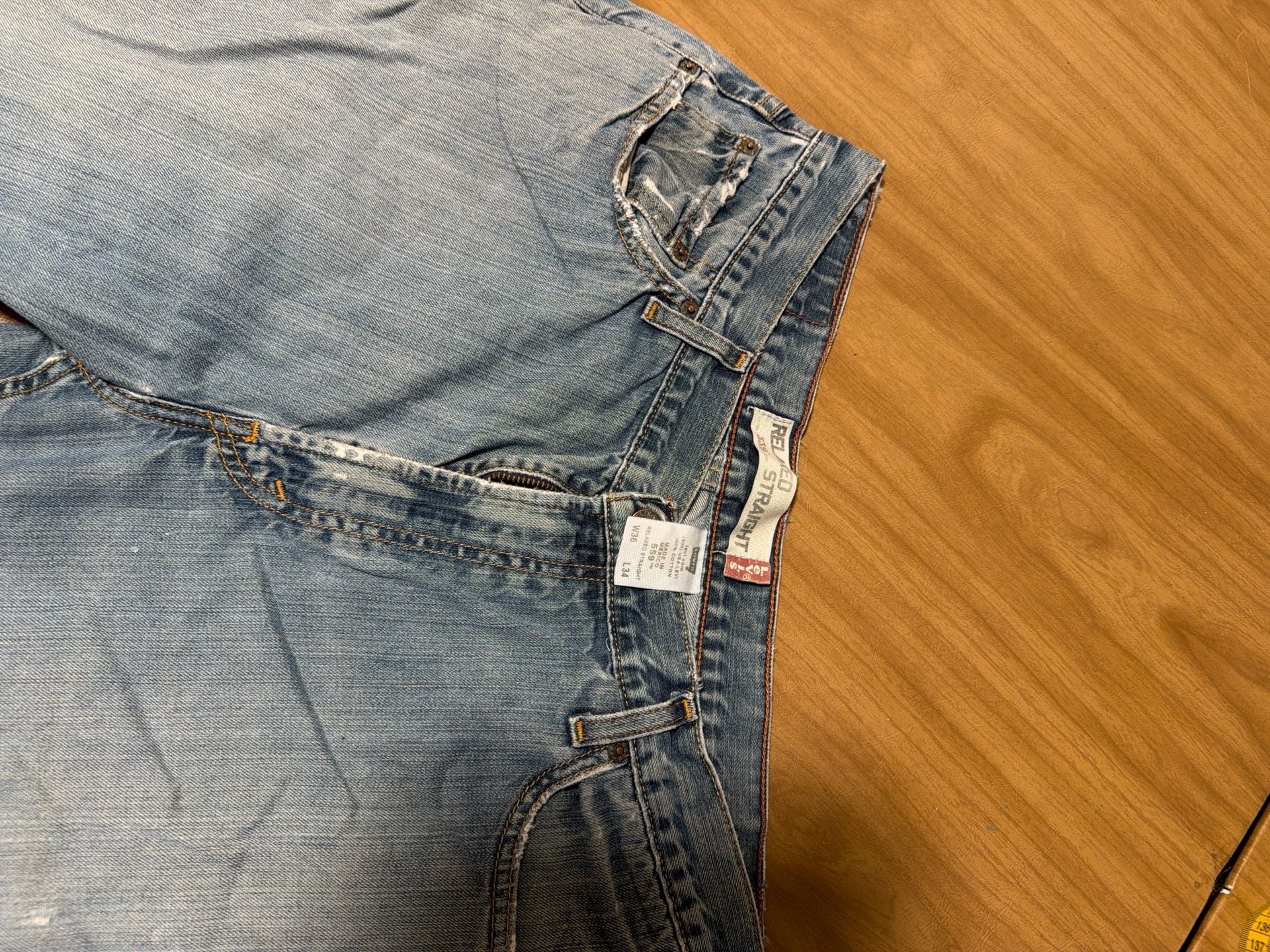 Levi's 559 Relaxed Straight Jeans W36 L34 Distressed Light Wash 4