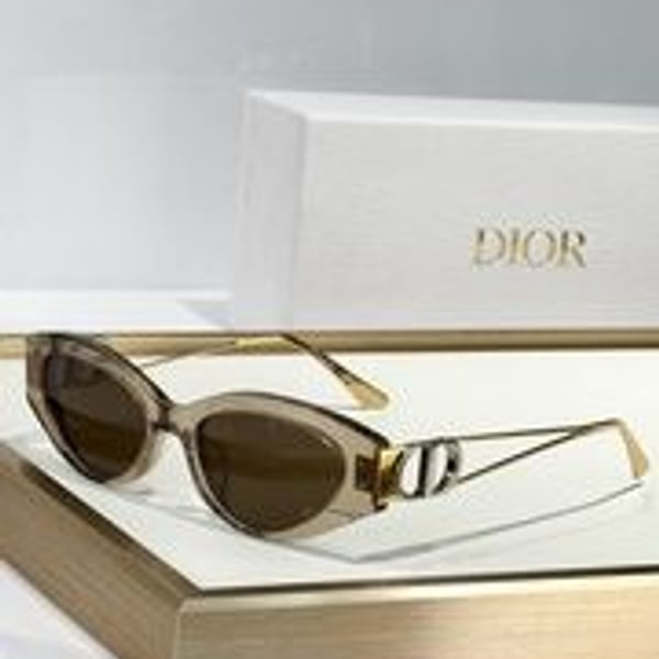 Dior 30Montaigne B6I Cat-Eye Sunglasses with CD Logo Gold Tone Temples
