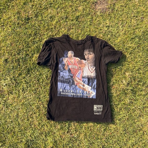 Mitchell & Ness Allen Iverson Hardwood Classics Graphic T-Shirt