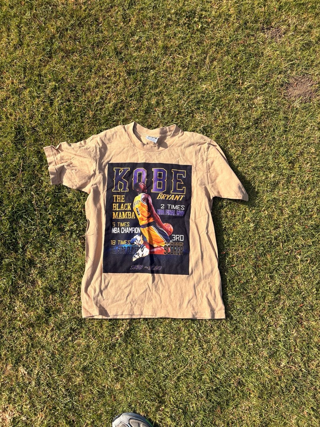 Kobe Bryant Portrait Tee L (42-44) New 2