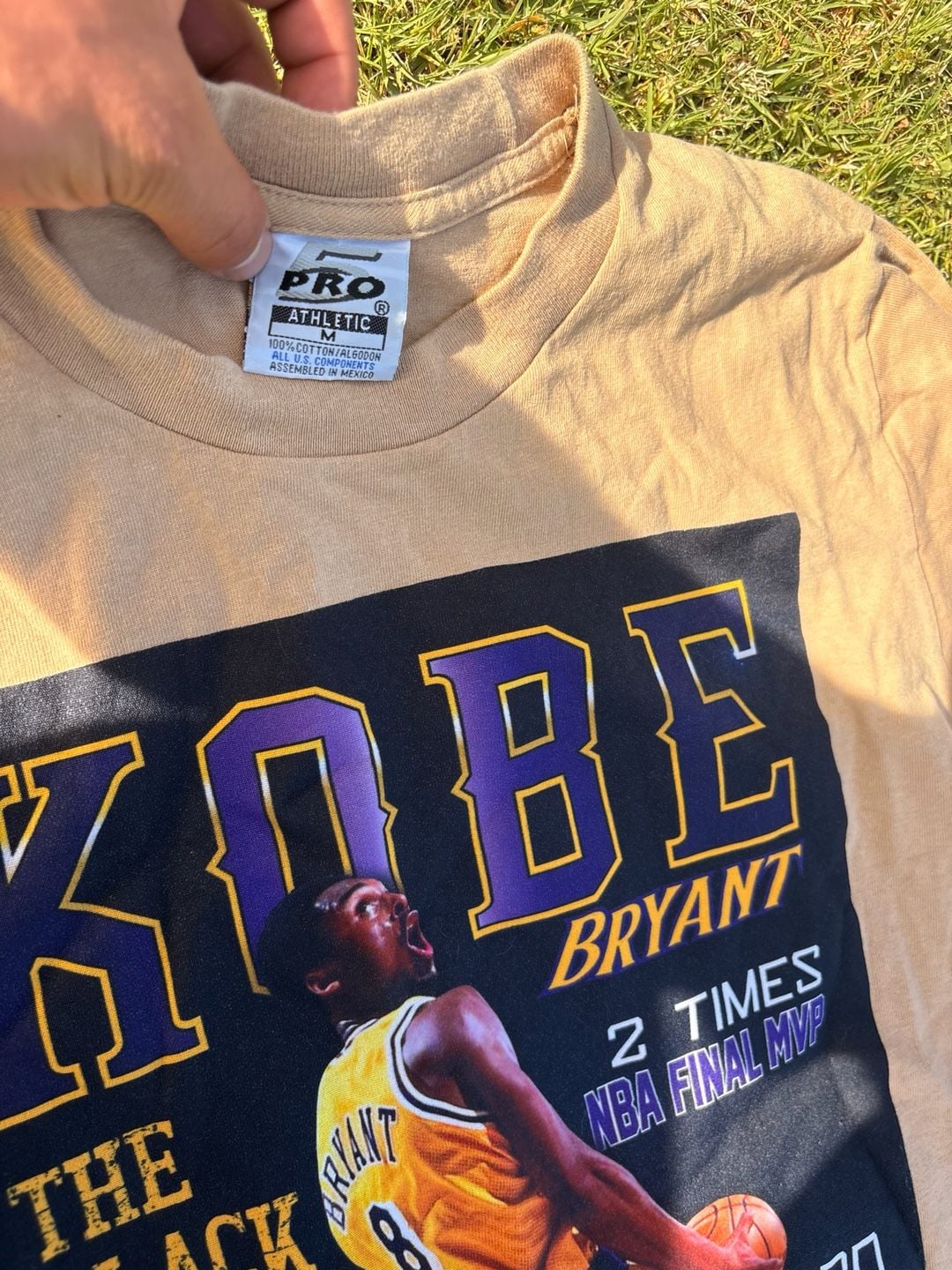 Kobe Bryant Portrait Tee L (42-44) New 3