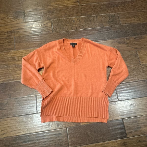 Tahari Women's Rust Orange Ribbed Hem V-Neck Pullover Sweater Size Medium