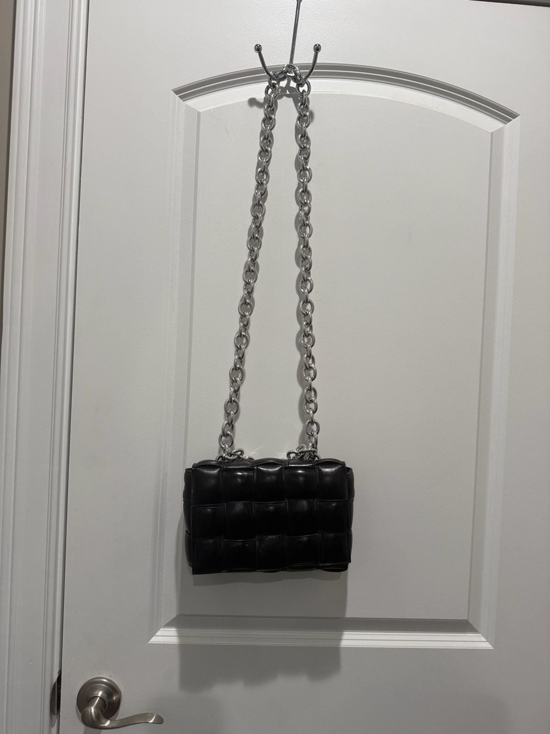 Black Padded Woven Chain Shoulder Bag Chunky Silver Chain Cassette Style Crossbody 4