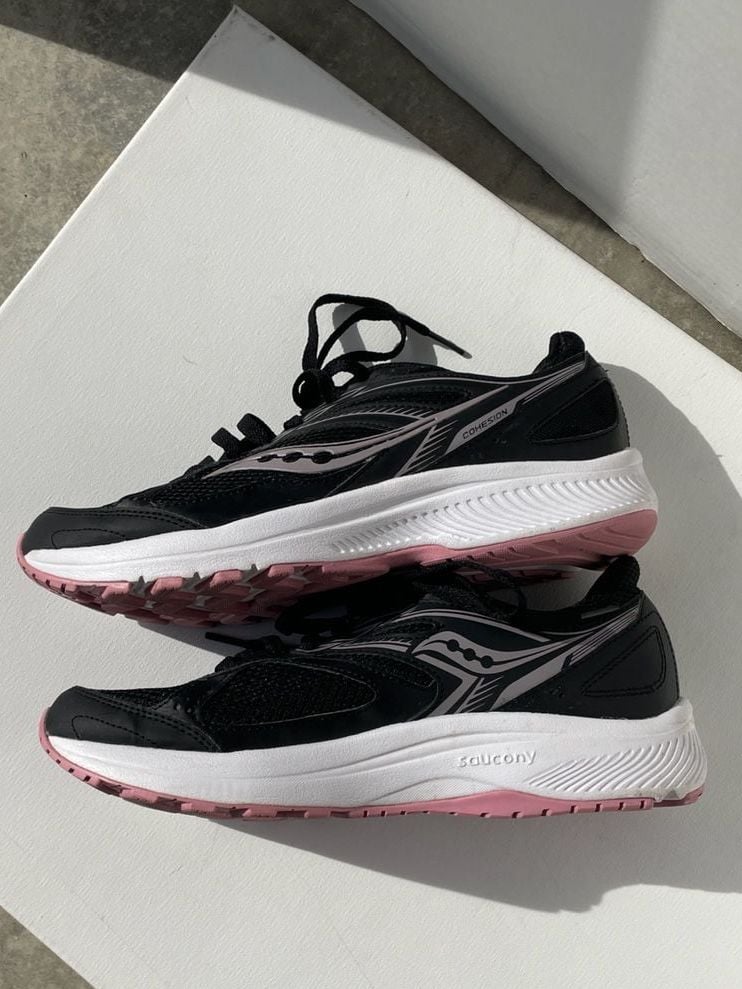 Saucony Women's Cohesion Running Shoes Black Pink. Excellent condition. 6