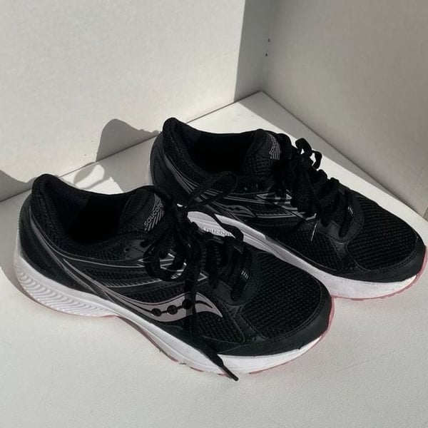Saucony Women's Cohesion Running Shoes Black Pink.  Excellent condition. 