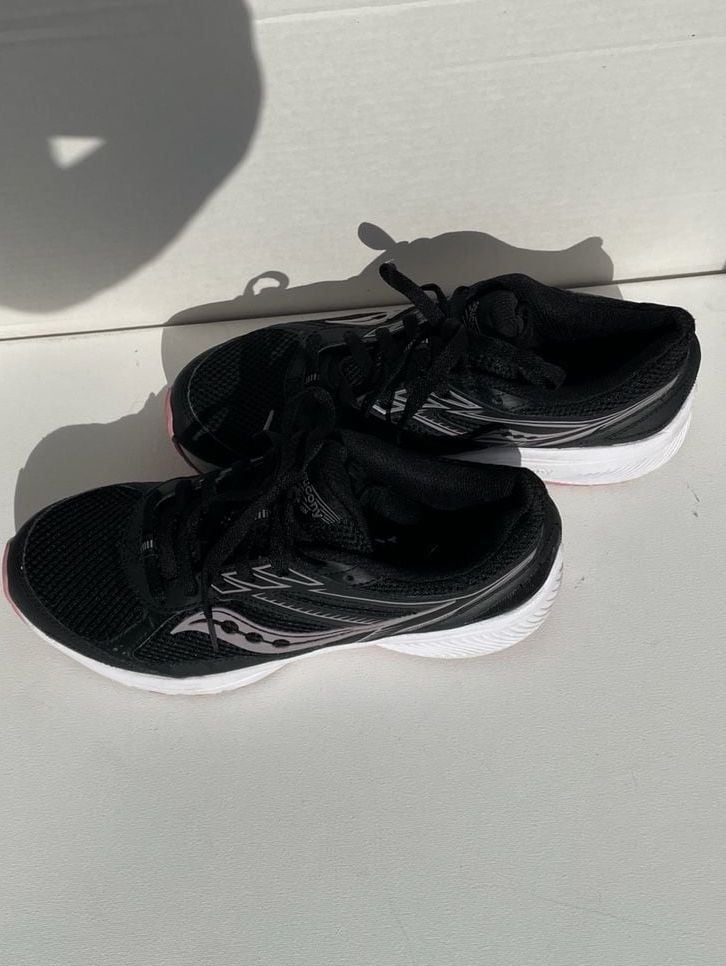Saucony Women's Cohesion Running Shoes Black Pink. Excellent condition. 4