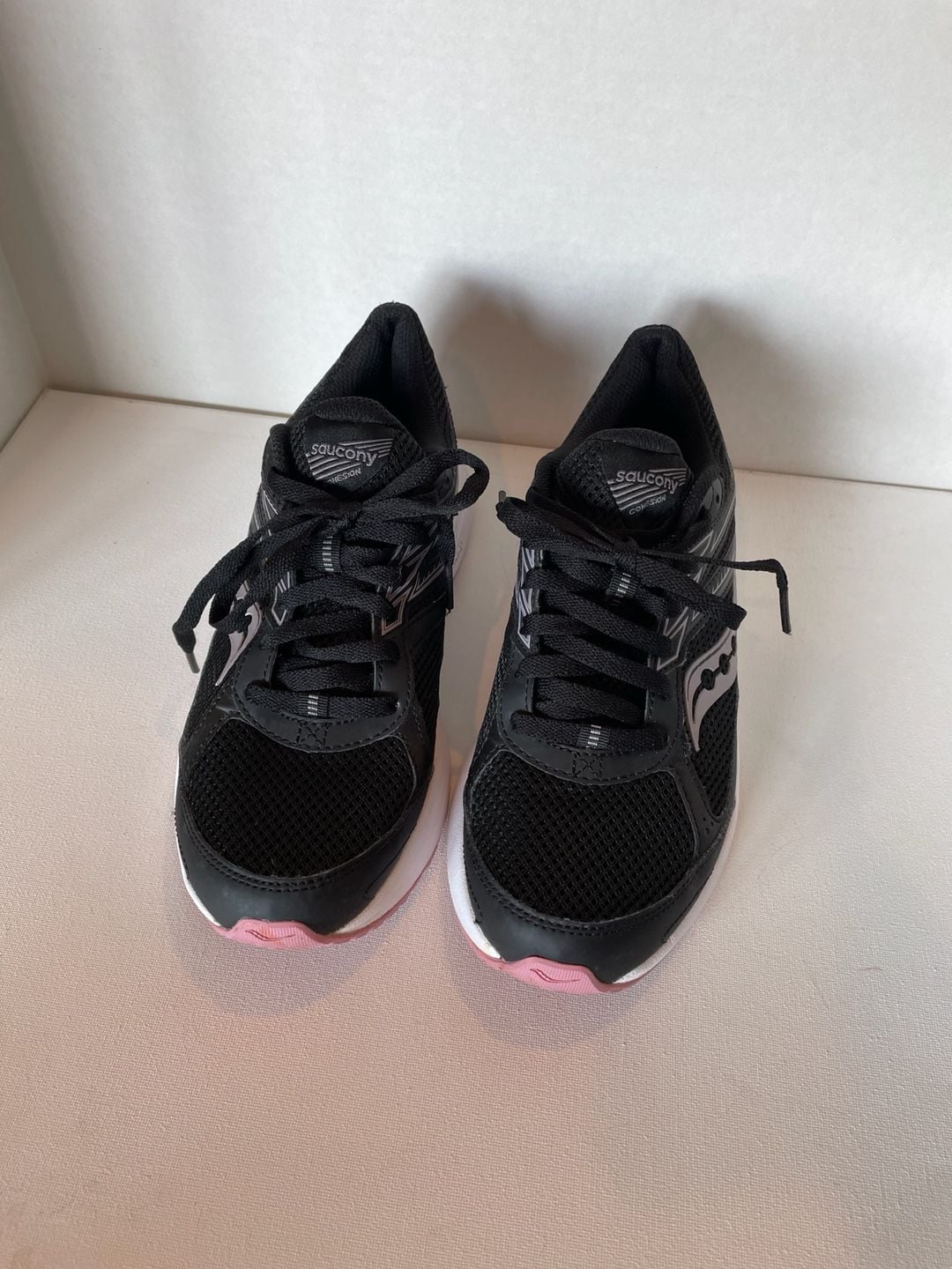 Saucony Women's Cohesion Running Shoes Black Pink. Excellent condition. 9