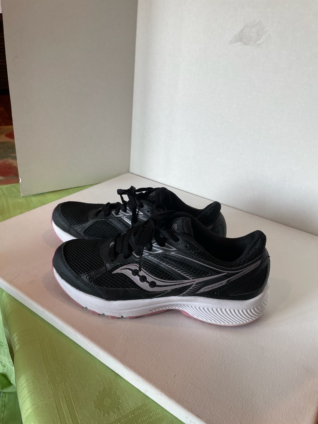 Saucony Women's Cohesion Running Shoes Black Pink. Excellent condition. 10