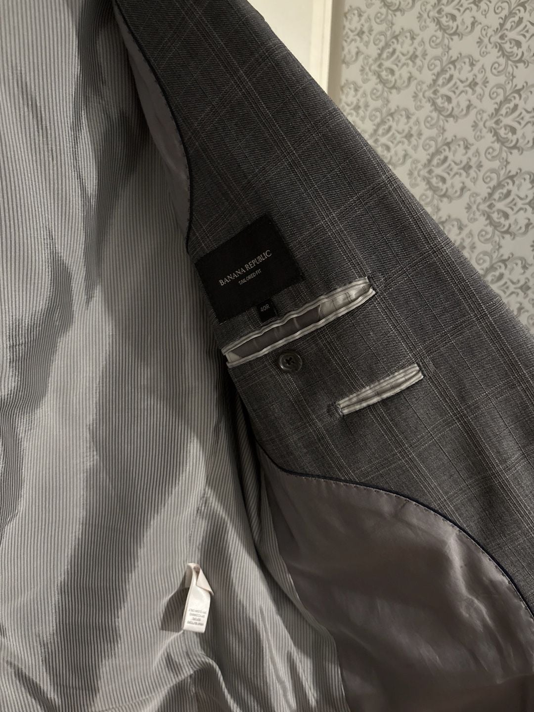 Banana Republic Tailored Fit Grey Plaid Windowpane Blazer 40R 2