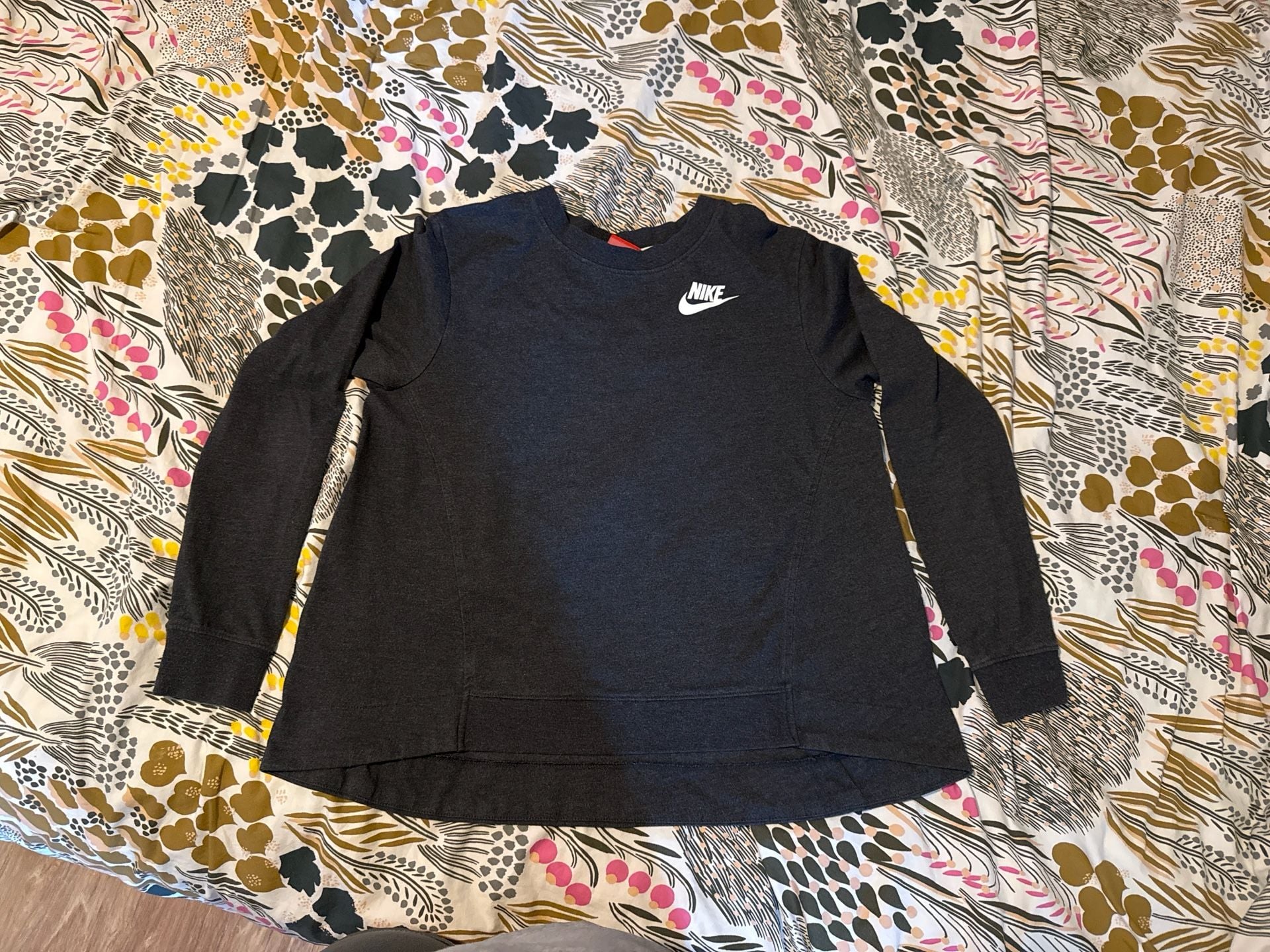 Nike Women's Sportswear Crewneck Pullover Sweatshirt with Hi-Low Hem 2