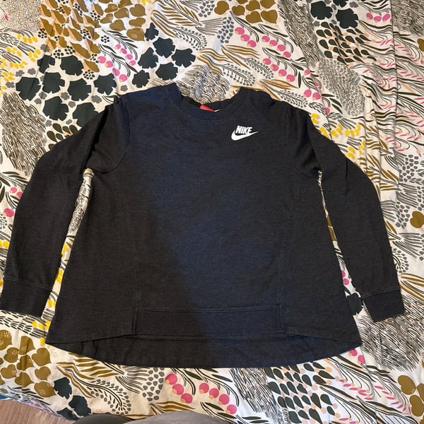 Nike Women's Sportswear Crewneck Pullover Sweatshirt with Hi-Low Hem