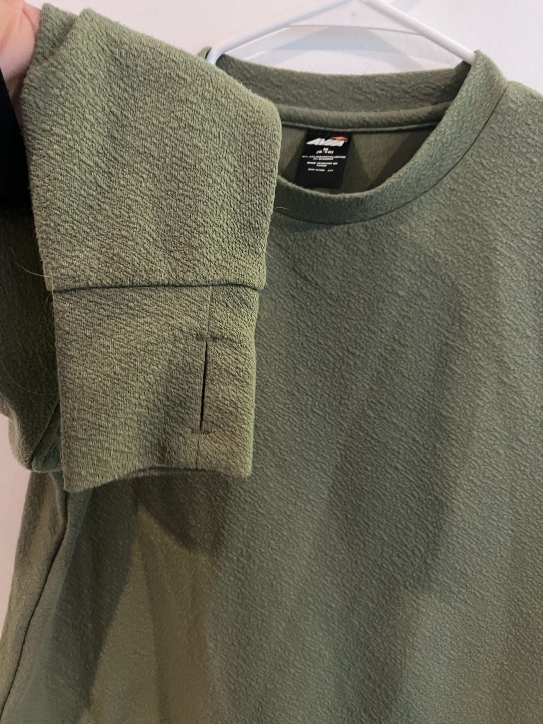 Avia Women's Medium Olive Green Textured Crewneck Pullover with Thumbholes 3