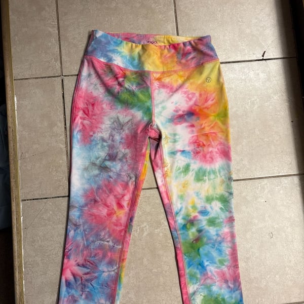 Vogo Athletica Rainbow Tie Dye High Waist Capri Leggings