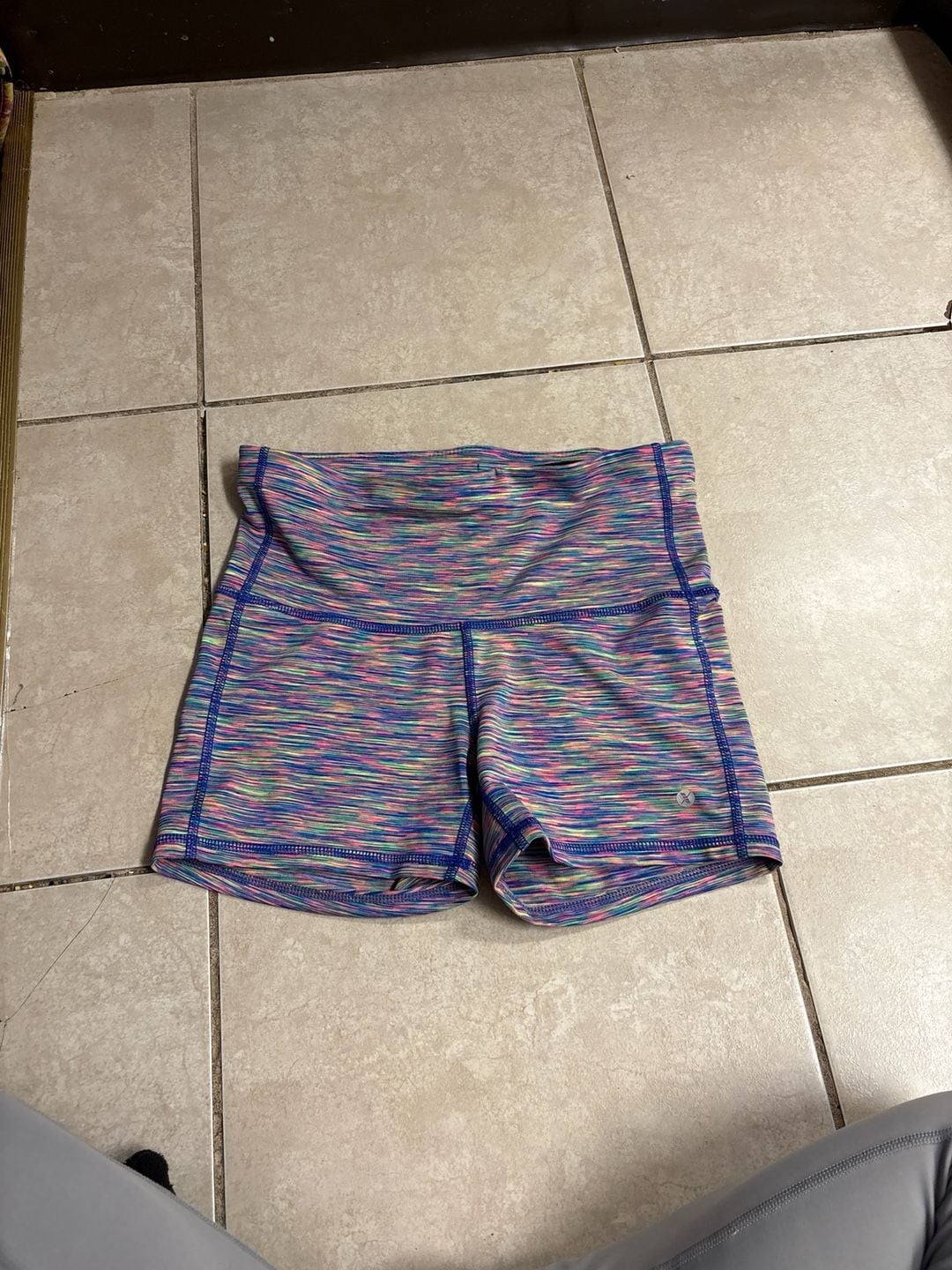 Xersion Women's Space Dye Fitted Athletic Shorts - Size S 2
