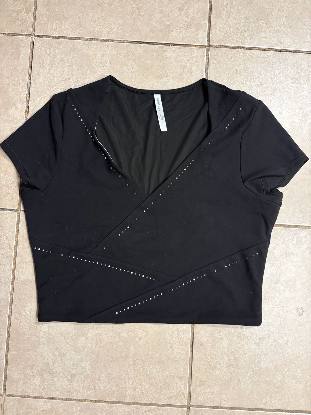 Athleta Stealth Sculptek V-Neck Perforated Short Sleeve Crop Top 3