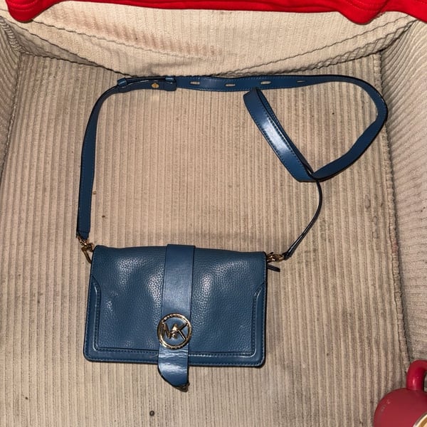 Pre-Loved! MICHAEL KORS Triple Gusset Crossbody leather bag dark chambray gold
