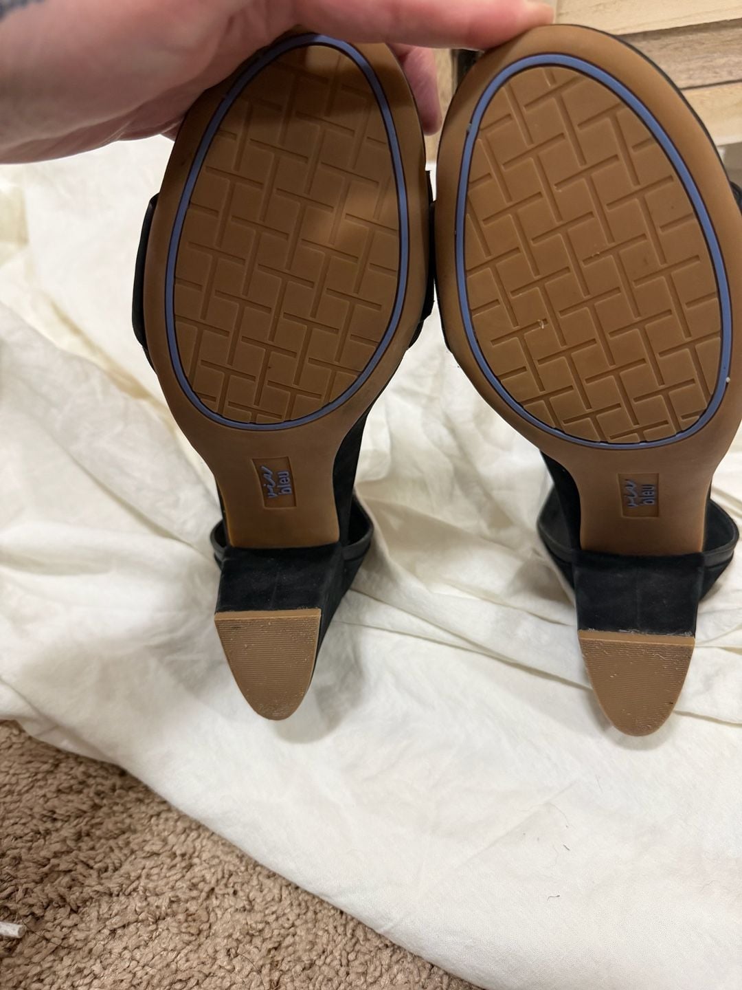 EUC Via Bleu Black Suede Priscilla Ankle Strap Block Heel Sandals Womens 11 7