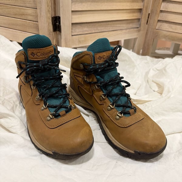 EUC Women's Newton Ridge Plus Hiking Boot Size 11