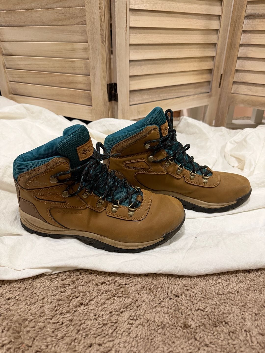 EUC Women's Newton Ridge Plus Hiking Boot Size 11 3