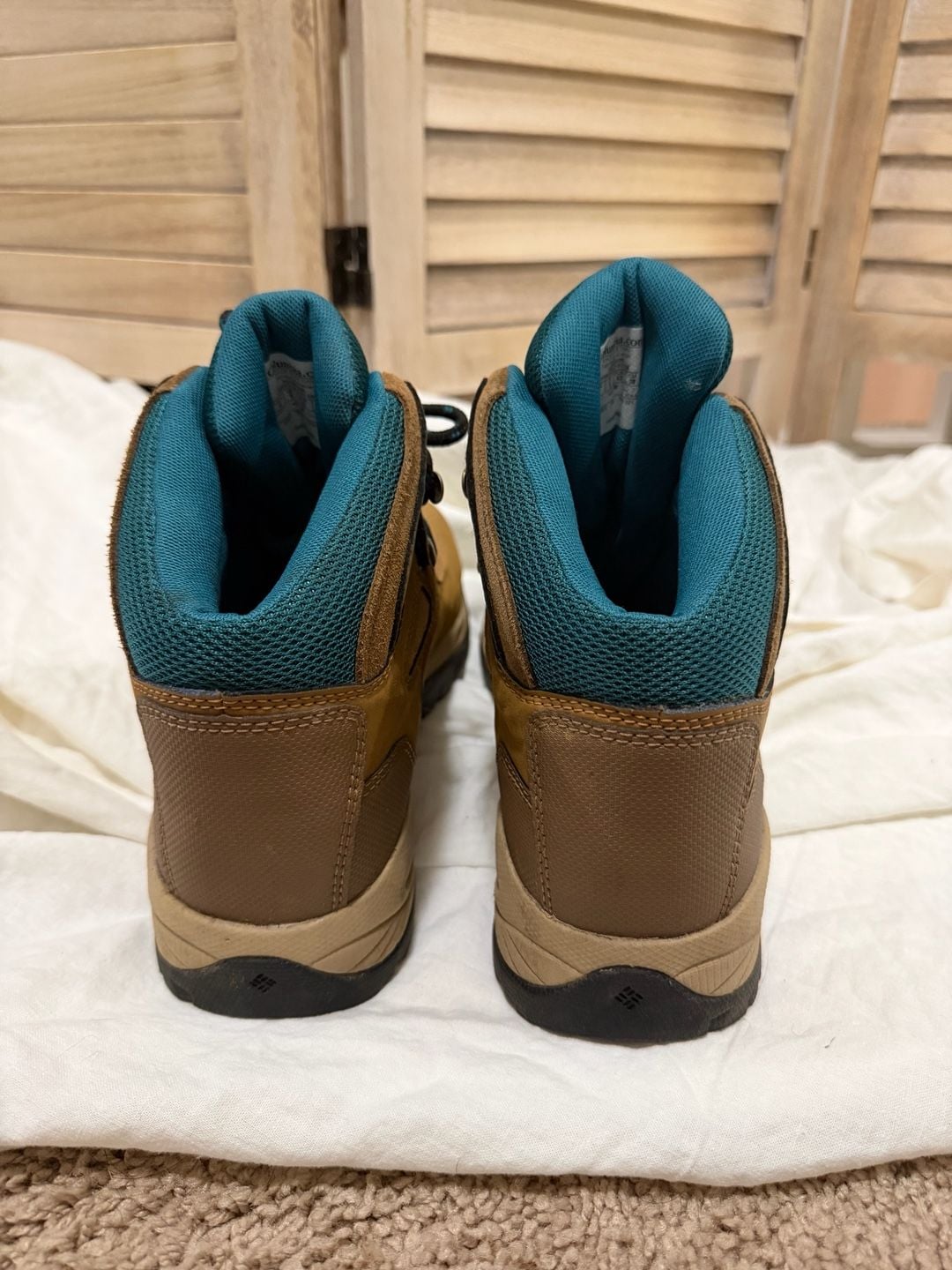 EUC Women's Newton Ridge Plus Hiking Boot Size 11 4