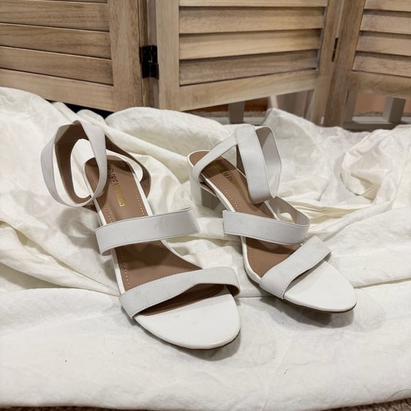 NWOB DREAM PAIRS Victoria White Elastic Strap Chunky Block Heel Sandals Size 11