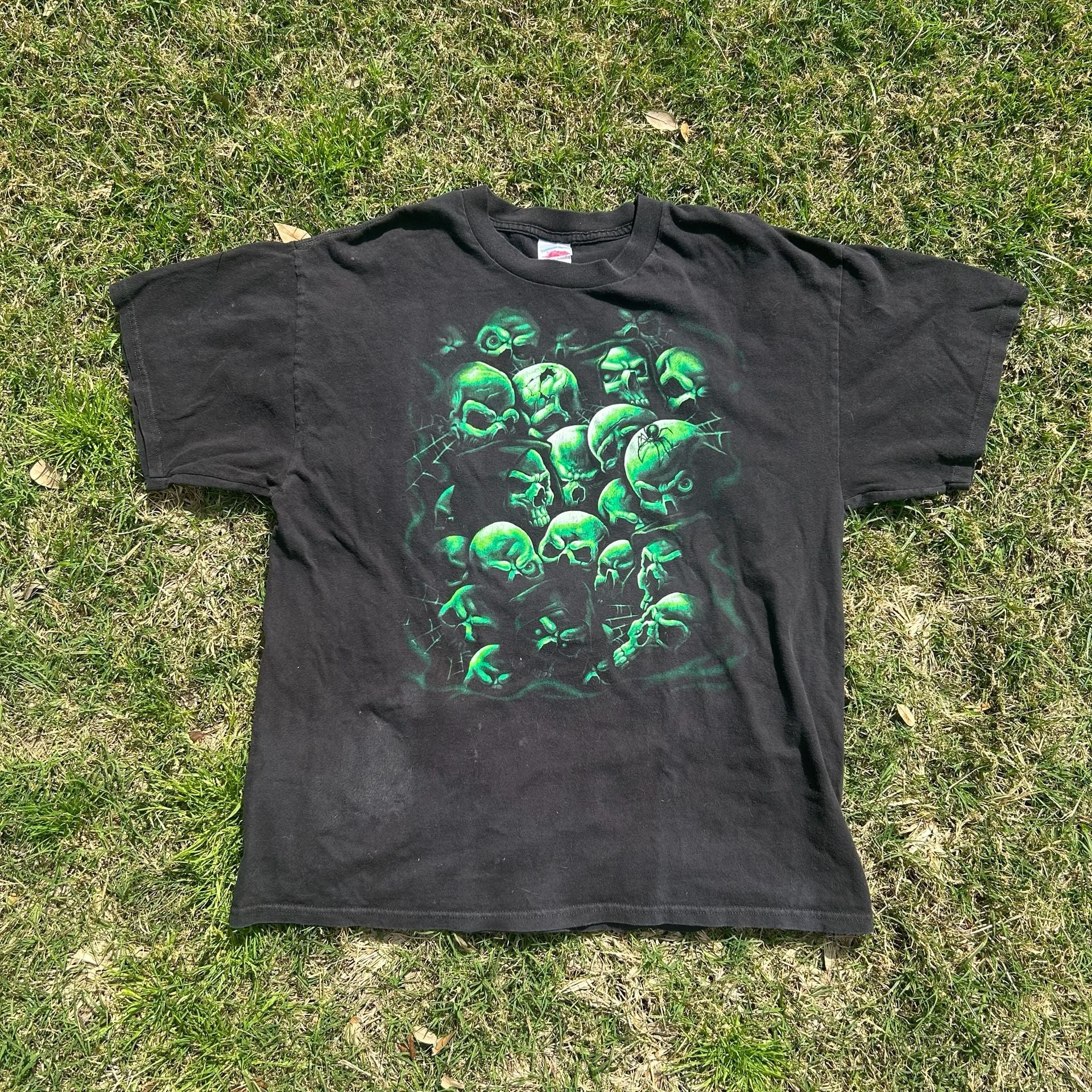 Vintage Y2K Green Skull Pile Spider Web Graphic T-Shirt XL 2