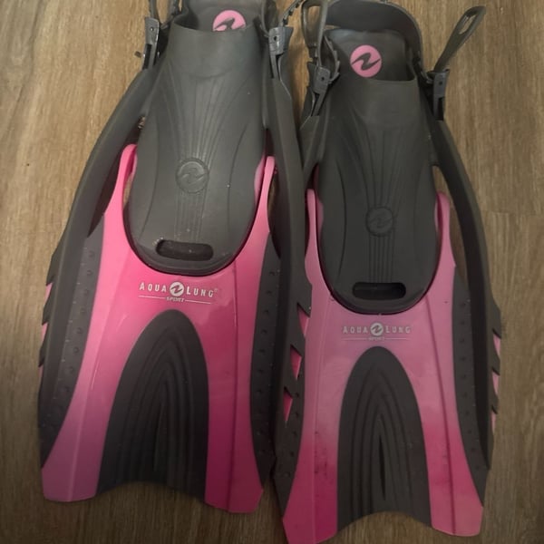 Aqua Lung Sport Pink and Gray Open Heel Snorkeling Fins Size L/XL