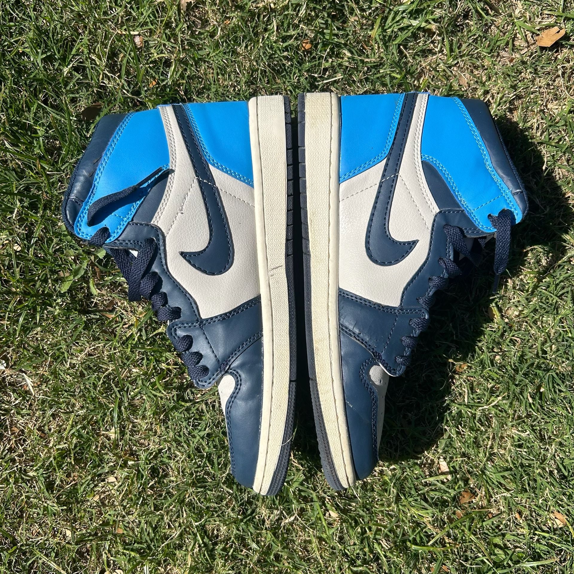 Air Jordan 1 Retro High OG Obsidian University Blue 3