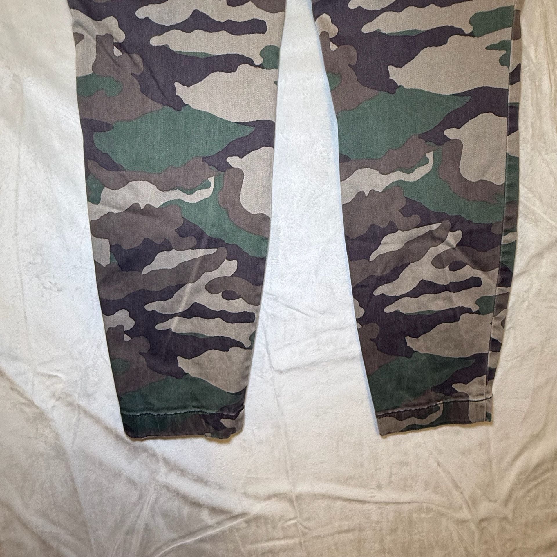 J. Crew Vintage Straight Cargo Pants in Camo Print High Rise Women's Size 27 6