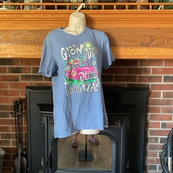 Buc-ee's Grow Your Own Way Flower Truck Graphic T-Shirt Blue Size Large