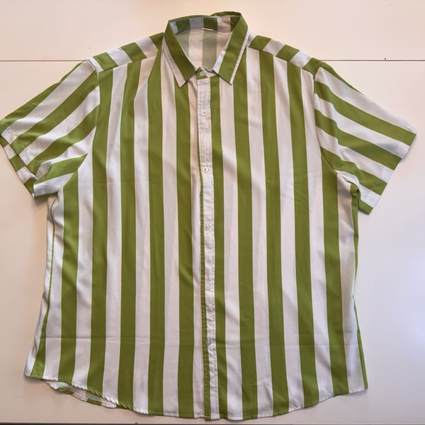 H&M Men's Green and White Vertical Striped Short Sleeve Cotton Linen Blend Button Down Shirt
