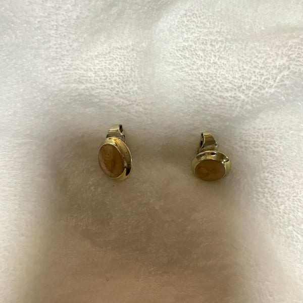 Vintage 14K Yellow Gold Oval Cabochon Honey Amber Stud Clip-On Earrings