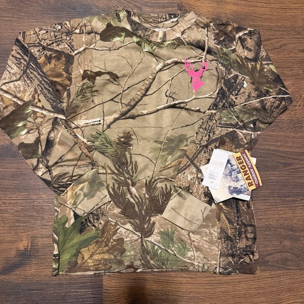 New with Tags Ranger Youth Realtree AP Green Long Sleeve Camo Tee with Pink Woods Life Graphics Size M 8/10
