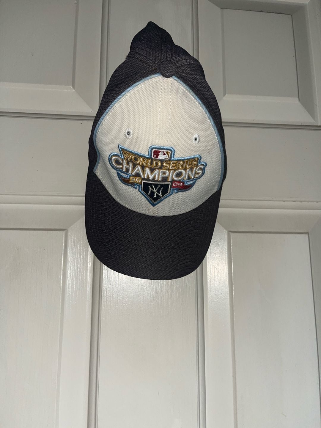 New Era 39THIRTY New York Yankees 2009 World Series Champions Locker Room Trophy Fitted Hat 2
