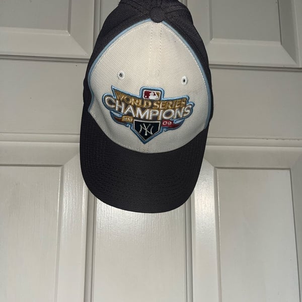 New Era 39THIRTY New York Yankees 2009 World Series Champions Locker Room Trophy Fitted Hat
