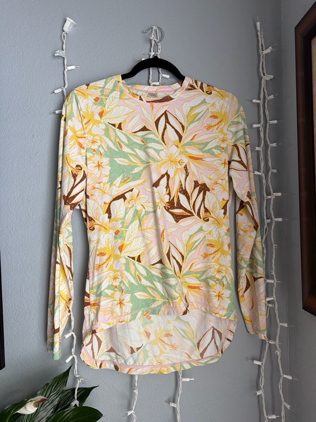 Roxy Women's Sea Skippin Long Sleeve Rashguard Tropical Floral Sun Shirt 2