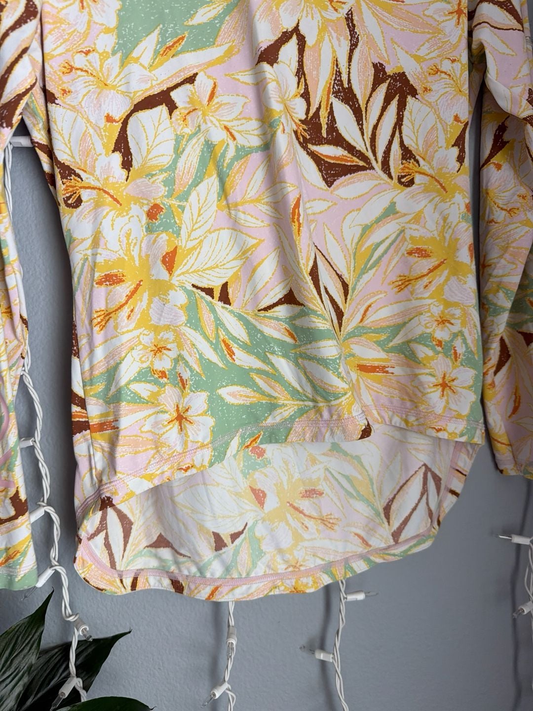Roxy Women's Sea Skippin Long Sleeve Rashguard Tropical Floral Sun Shirt 4
