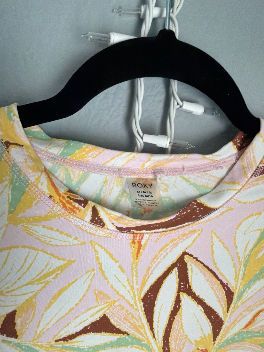Roxy Women's Sea Skippin Long Sleeve Rashguard Tropical Floral Sun Shirt 5