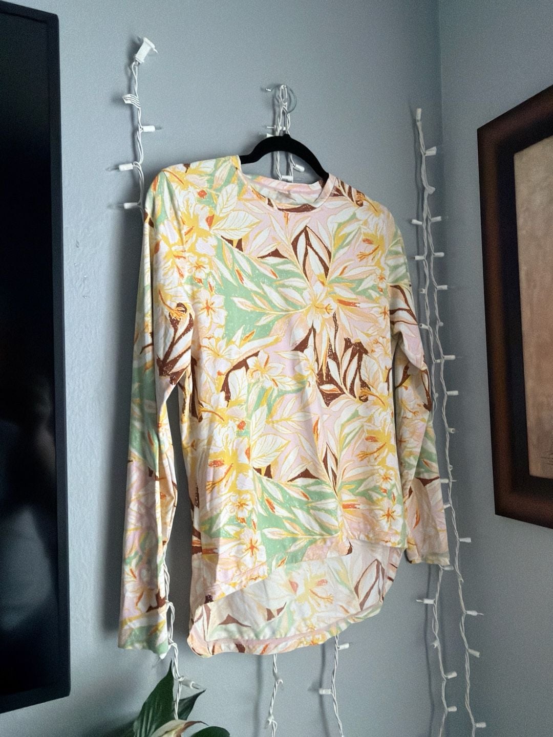 Roxy Women's Sea Skippin Long Sleeve Rashguard Tropical Floral Sun Shirt 10