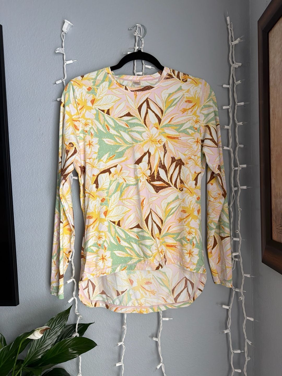 Roxy Women's Sea Skippin Long Sleeve Rashguard Tropical Floral Sun Shirt 11