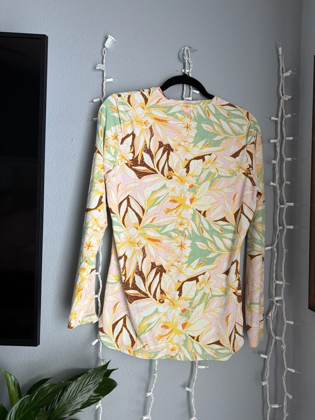 Roxy Women's Sea Skippin Long Sleeve Rashguard Tropical Floral Sun Shirt 12