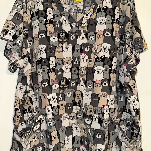 WonderWink Picture Pawfect 2-Pocket V-Neck Dog Print Scrub Top