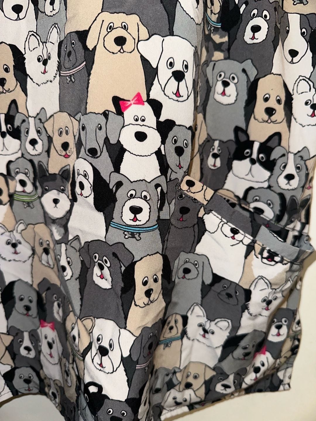 WonderWink Picture Pawfect 2-Pocket V-Neck Dog Print Scrub Top 5