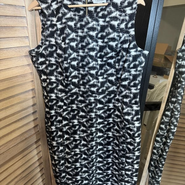 NWOT Calvin Klein Black & White Printed Textured Sleeveless Sheath Dress Size 16