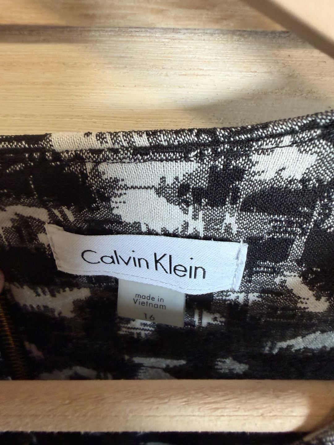 NWOT Calvin Klein Black & White Printed Textured Sleeveless Sheath Dress Size 16 5