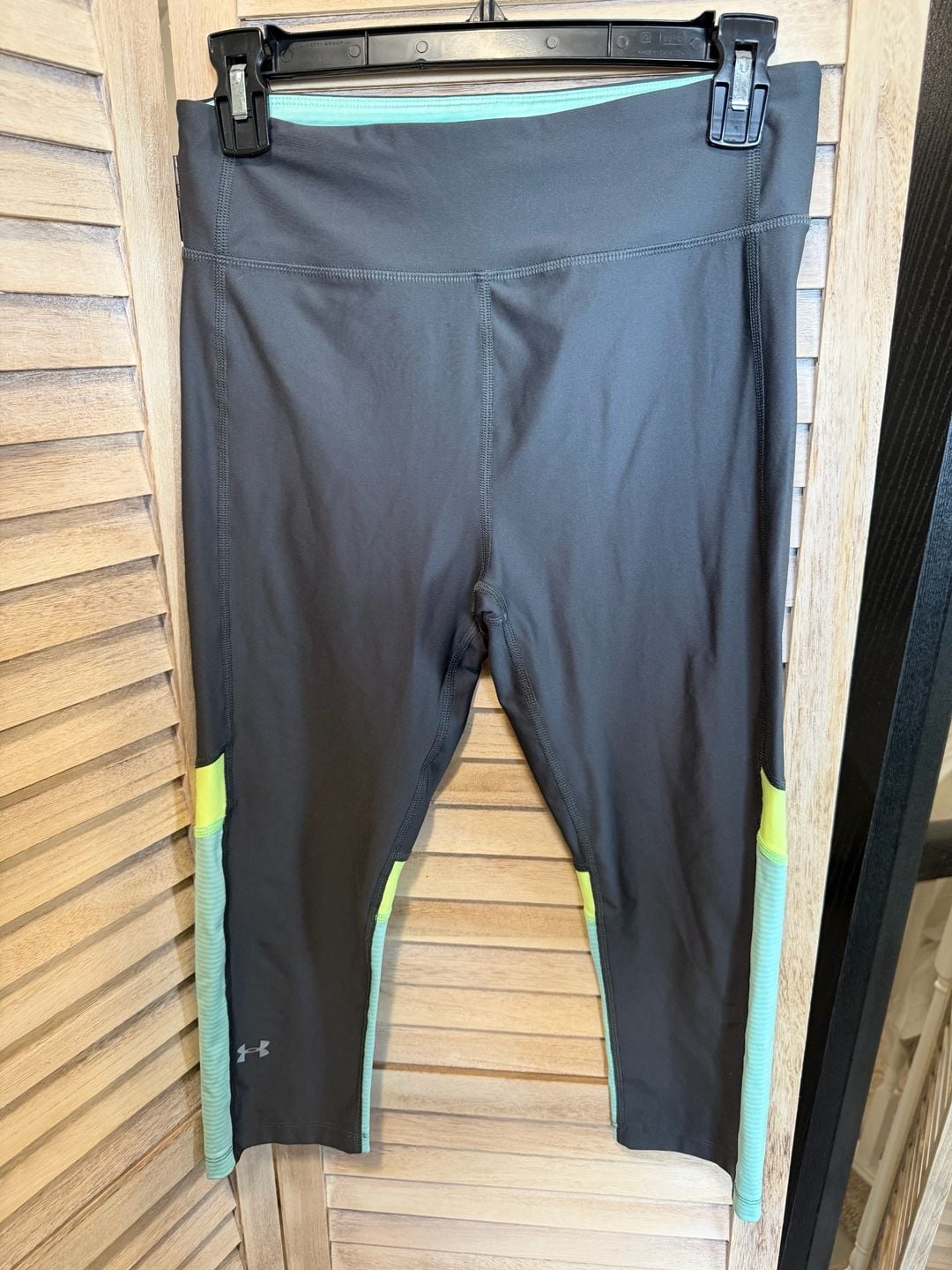 EUC Under Armour HeatGear Compression Capri Leggings Women's Size M 2