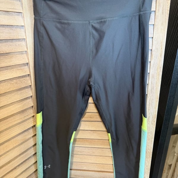 EUC Under Armour HeatGear Compression Capri Leggings Women's Size M
