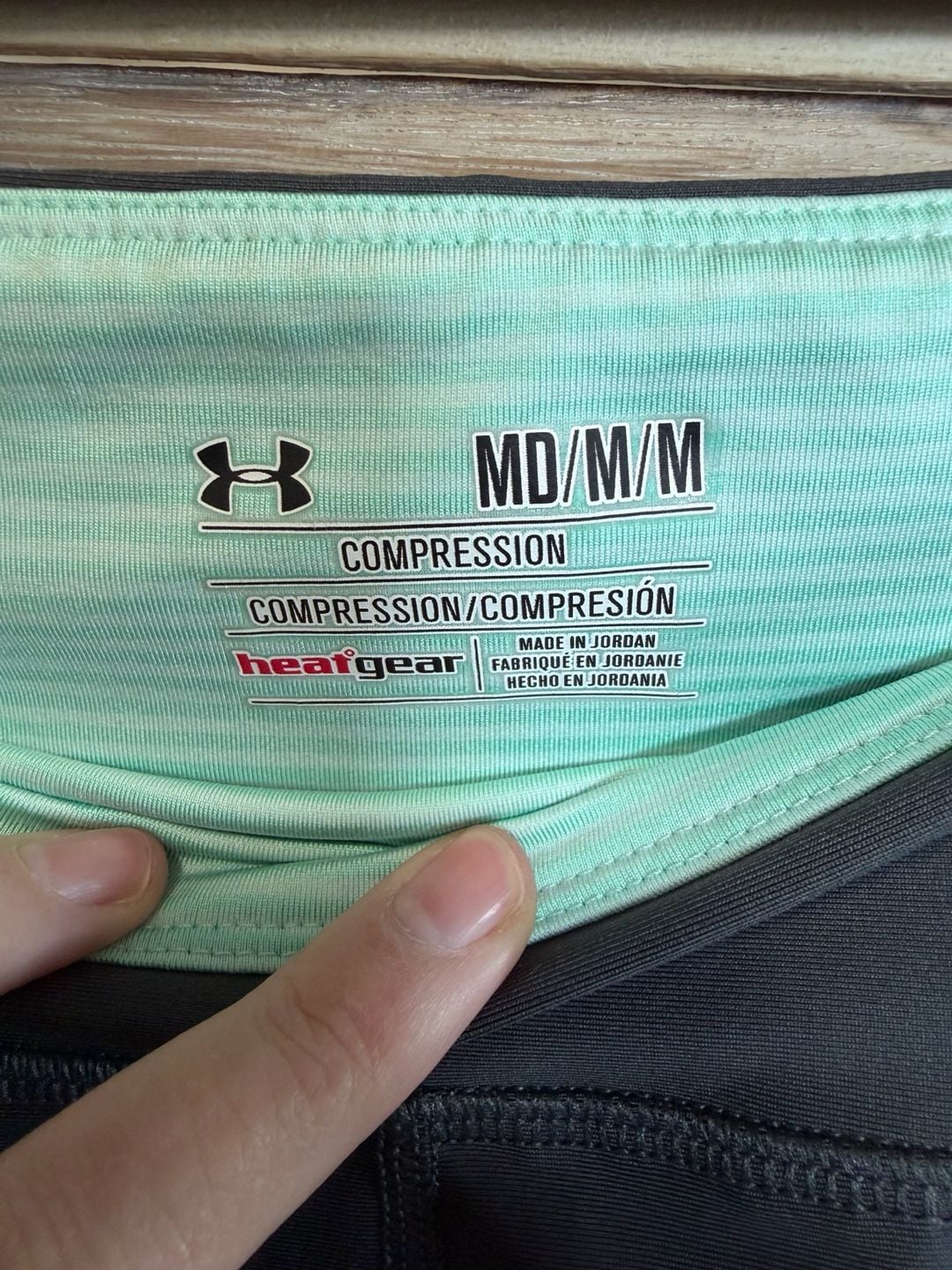 EUC Under Armour HeatGear Compression Capri Leggings Women's Size M 3