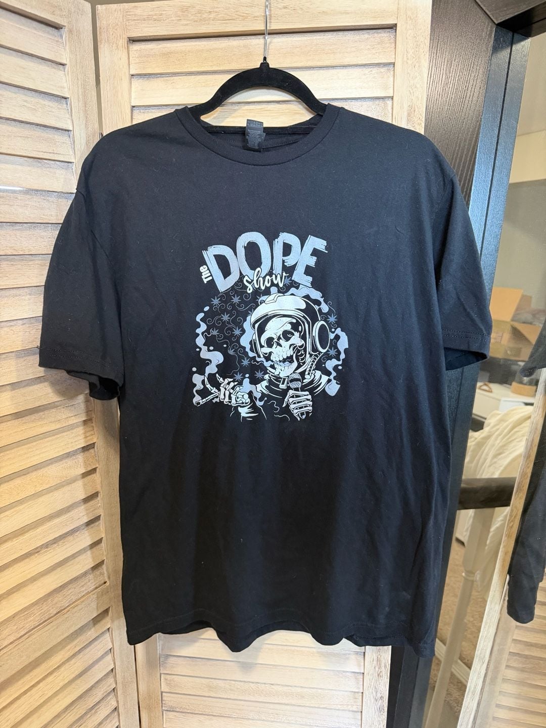 EUC The Dope Show Astronaut Skeleton Smoking Graphic T-Shirt Size L 1